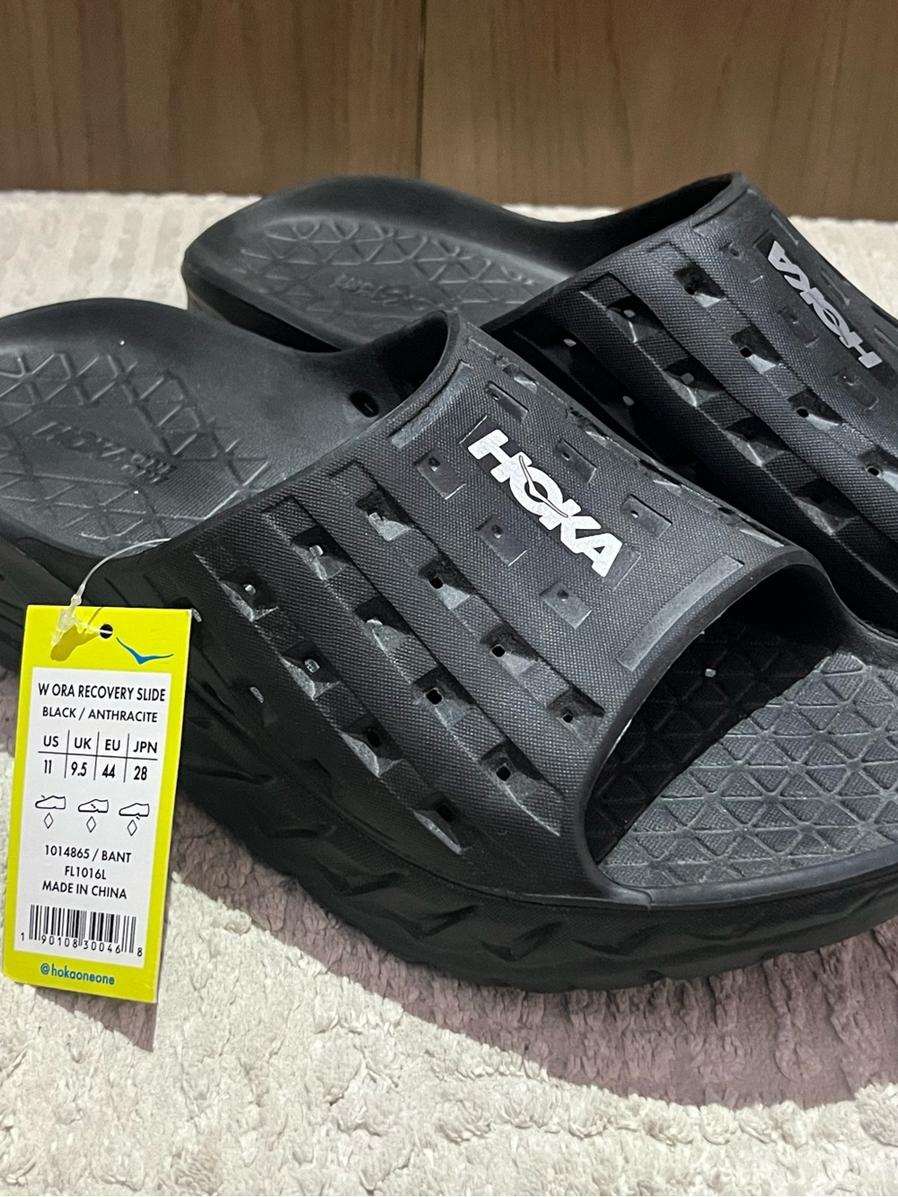 NWT Hoka ORA Recovery Slides
